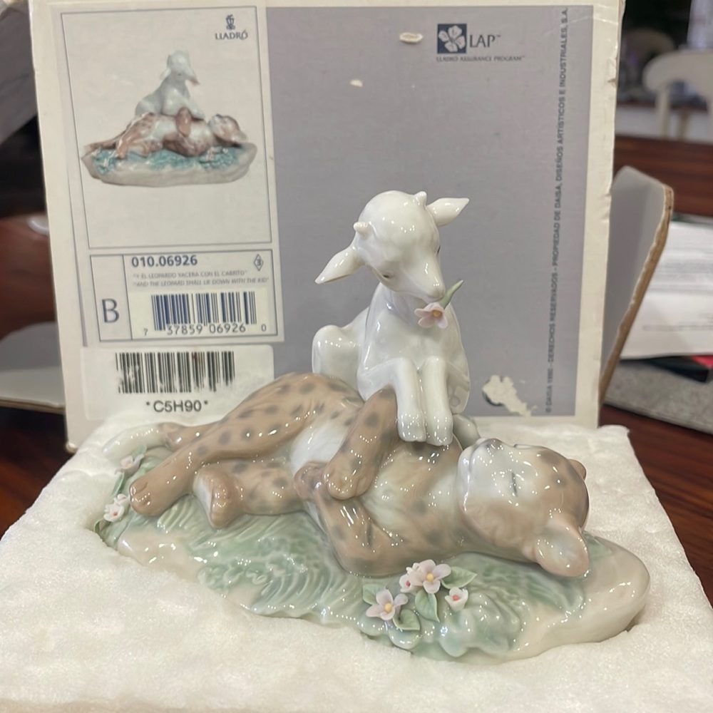 LLADRO-And the Leopard Shall Lie Down with the Kid